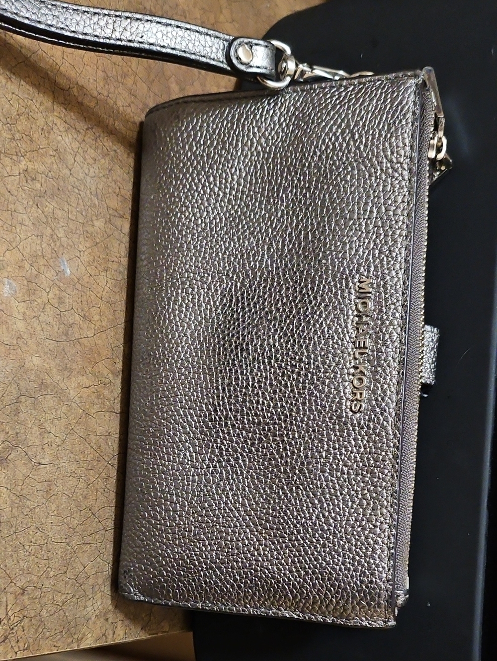 Michael Kors Metallic Pebbled Wristlet - Silver Pewter